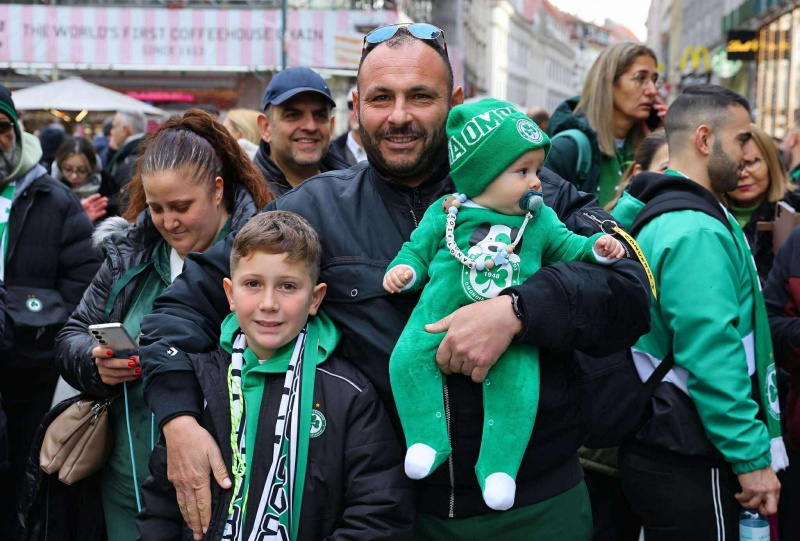 Πράσινη τρέλα: Ένας μπέμπης ΟΜΟΝΟΙΑΤΗΣ στη Βιέννη! (ΦΩΤΟΓΡΑΦΙΑ)