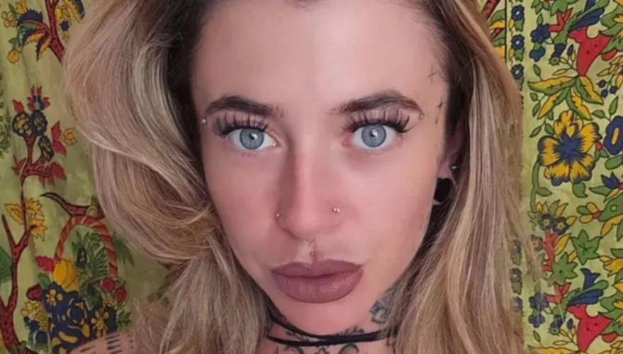 Γυναίκα που πληρώνεται για να μυήσει νεαρούς στο σεξ, εξηγεί τι αναζητούν πραγματικά οι άνδρες (ΒΙΝΤΕΟ)