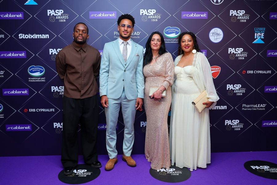 Οικογενειακώς στα «PASP Awards» ο Ράιαν Μαέ! 