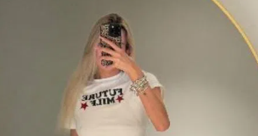  Η σέξι οπαδός που έκλεψε την παράσταση στους πανηγυρισμούς του Κυπέλλου Γερμανίας (ΦΩΤΟΓΡΑΦΙΕΣ)