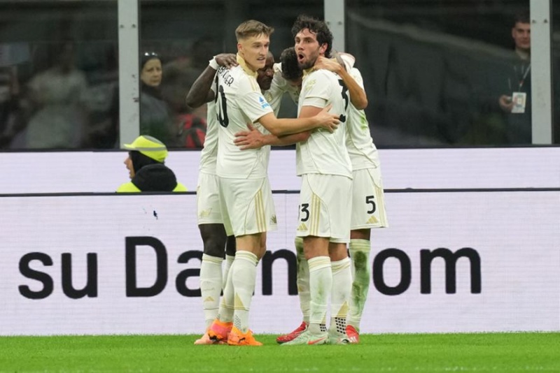 «Έσπασε το ρόδι» η Πίζα και πανηγύρισε την παρθενική της νίκη για φέτος!