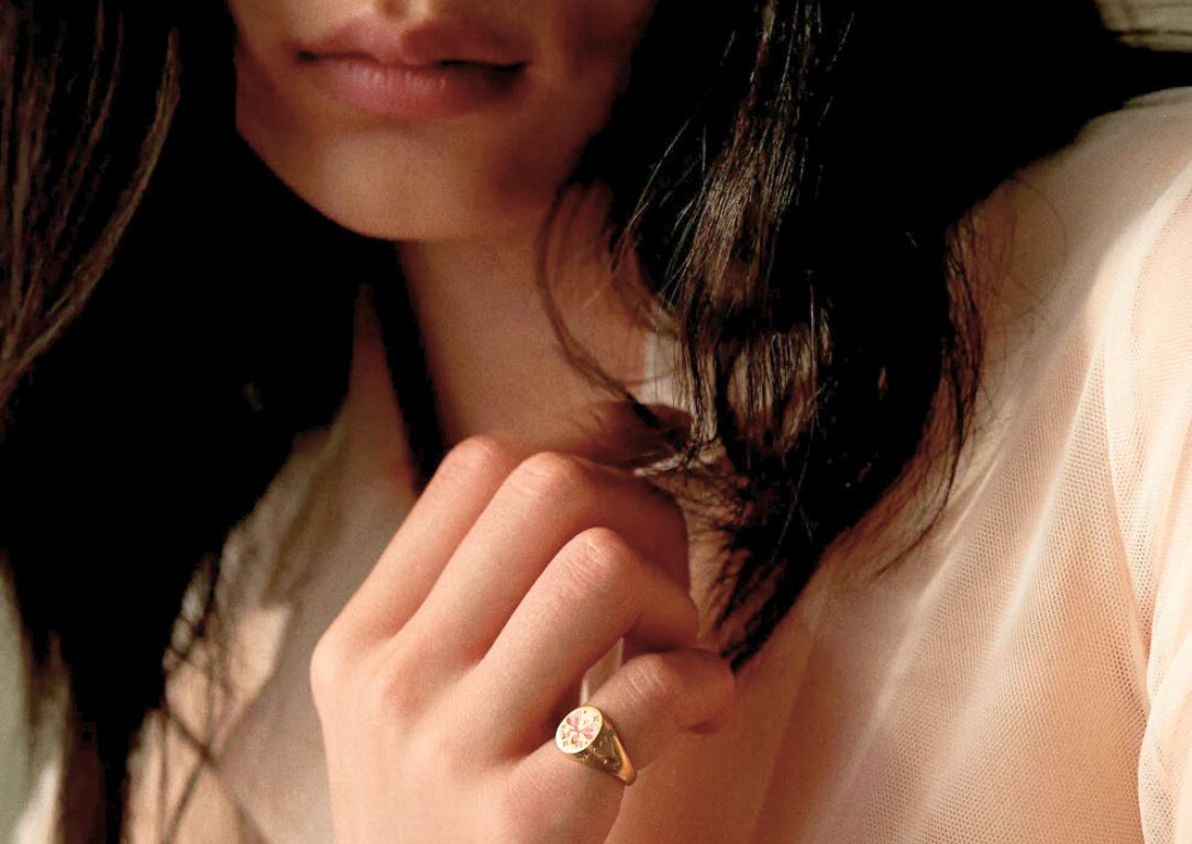 To δαχτυλίδι στο μικρό δάχτυλο επιστρέφει: Η ιστορία του chevalière που φορούν ακόμα οι βασιλικές οικογένειες