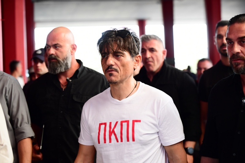 Έφτασε με ισχυρή συνοδεία στο ΣΕΦ ο Γιαννακόπουλος – Υβριστικά συνθήματα κατά την άφιξη του (ΒΙΝΤΕΟ – ΦΩΤΟΓΡΑΦΙΕΣ)