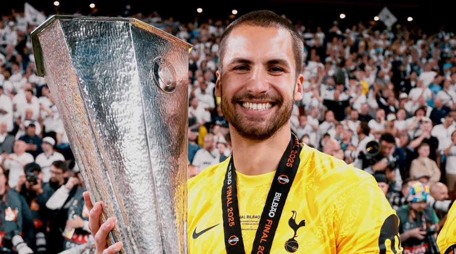 Παράτησε το ποδόσφαιρο ως κάτοχος του Europa League και το γύρισε στον… κινηματογράφο! Παράτησε το ποδόσφαιρο ως κάτοχος του Europa League και το γύρισε στον… κινηματογράφο!