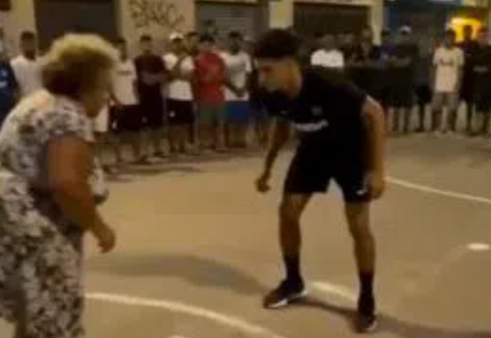 Η «σούπερ» γιαγιά της Βραζιλίας ντριμπλάρει σαν τον Ροναλντίνιο και σκορπά... τρόμο (ΒΙΝΤΕΟ)