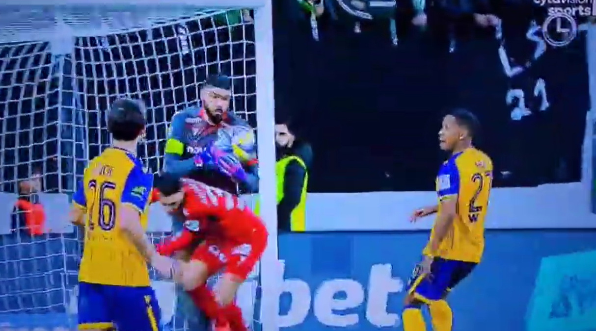 Περισσότερη προσοχή στα... σπρωξίματα  (ΒΙΝΤΕΟ)