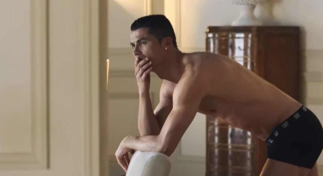 Ο ιδιοφυής λόγος πίσω από την παράξενη τελετουργία του Κριστιάνο Ρονάλντο με το νερό