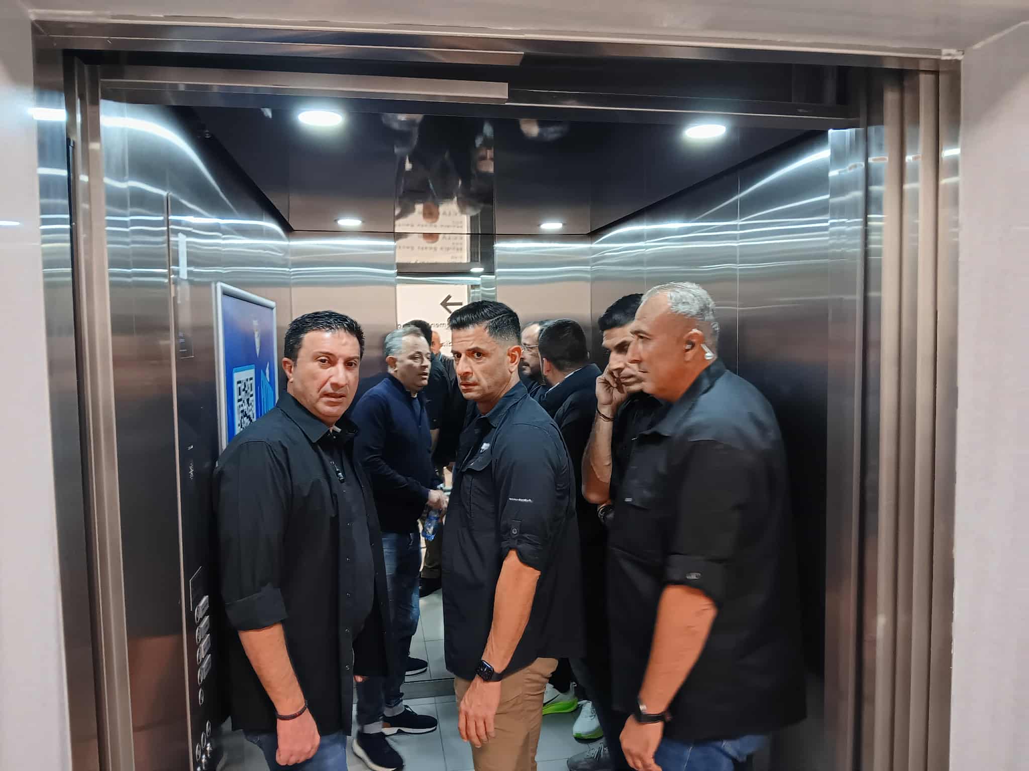 ΠτΔ: Είδε… Παφάρα και το καταχάρηκε – ΦΩΤΟΓΡΑΦΙΑ στο ασανσέρ!