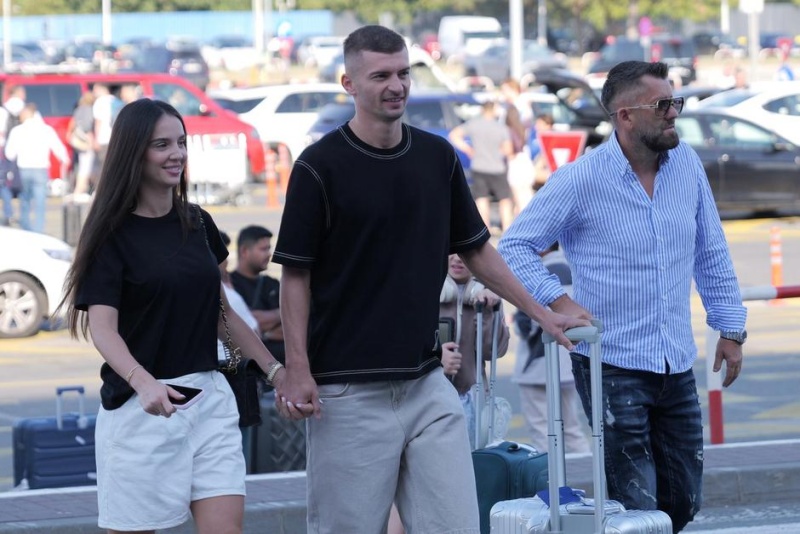 Μπήκε στο αεροπλάνο κι έρχεται Κύπρο για να ανακοινωθεί από την Ομόνοια! (ΦΩΤΟΓΡΑΦΙΕΣ - ΒΙΝΤΕΟ)