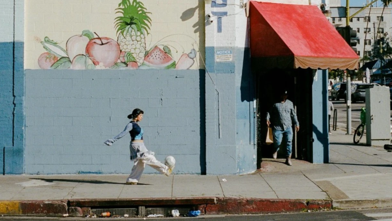 Την λένε Τζανέλα και με τη μπάλα στα πόδια κάνει… θαύματα - Το ταλέντο της έγινε ντοκιμαντέρ (ΒΙΝΤΕΟ)