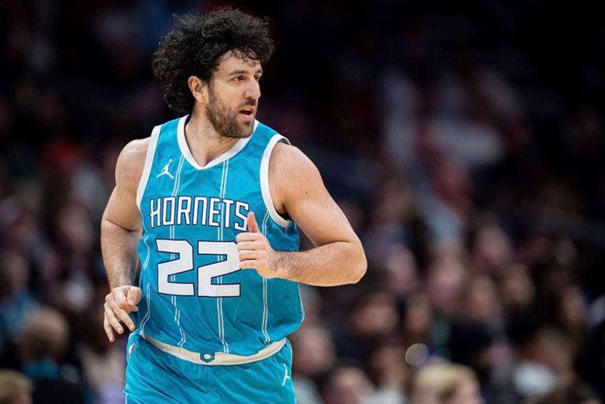 Ανατροπή με Μίτσιτς: Παραμένει στο NBA – Οι Σανς ενεργοποίησαν την οψιόν και τον έστειλαν στους Χόρνετς