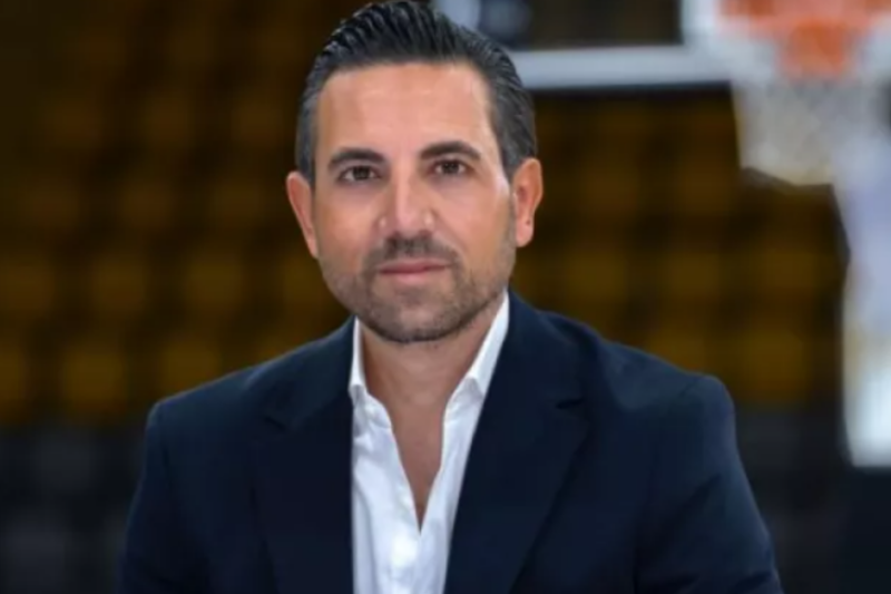 &Epsilon;&Pi;&Iota;&Sigma;&Eta;&Mu;&Omicron;: &Alpha;&nu;&alpha;&lambda;&alpha;&mu;&beta;ά&nu;&epsilon;&iota; &tau;&eta;&nu; &pi;&rho;&omicron;&epsilon;&delta;&rho;ί&alpha; &tau;&eta;&sigmaf; &mu;&pi;&alpha;&sigma;&kappa;&epsilon;&tau;&iota;&kappa;ή&sigmaf; &Alpha;&nu;ό&rho;&theta;&omega;&sigma;&eta;&sigmaf; &omicron; &Kappa;&omega;&nu;&sigma;&tau;&alpha;&nu;&tau;ί&nu;&omicron;&sigmaf; &Pi;&iota;&epsilon;&rho;ί&delta;&eta;&sigmaf;