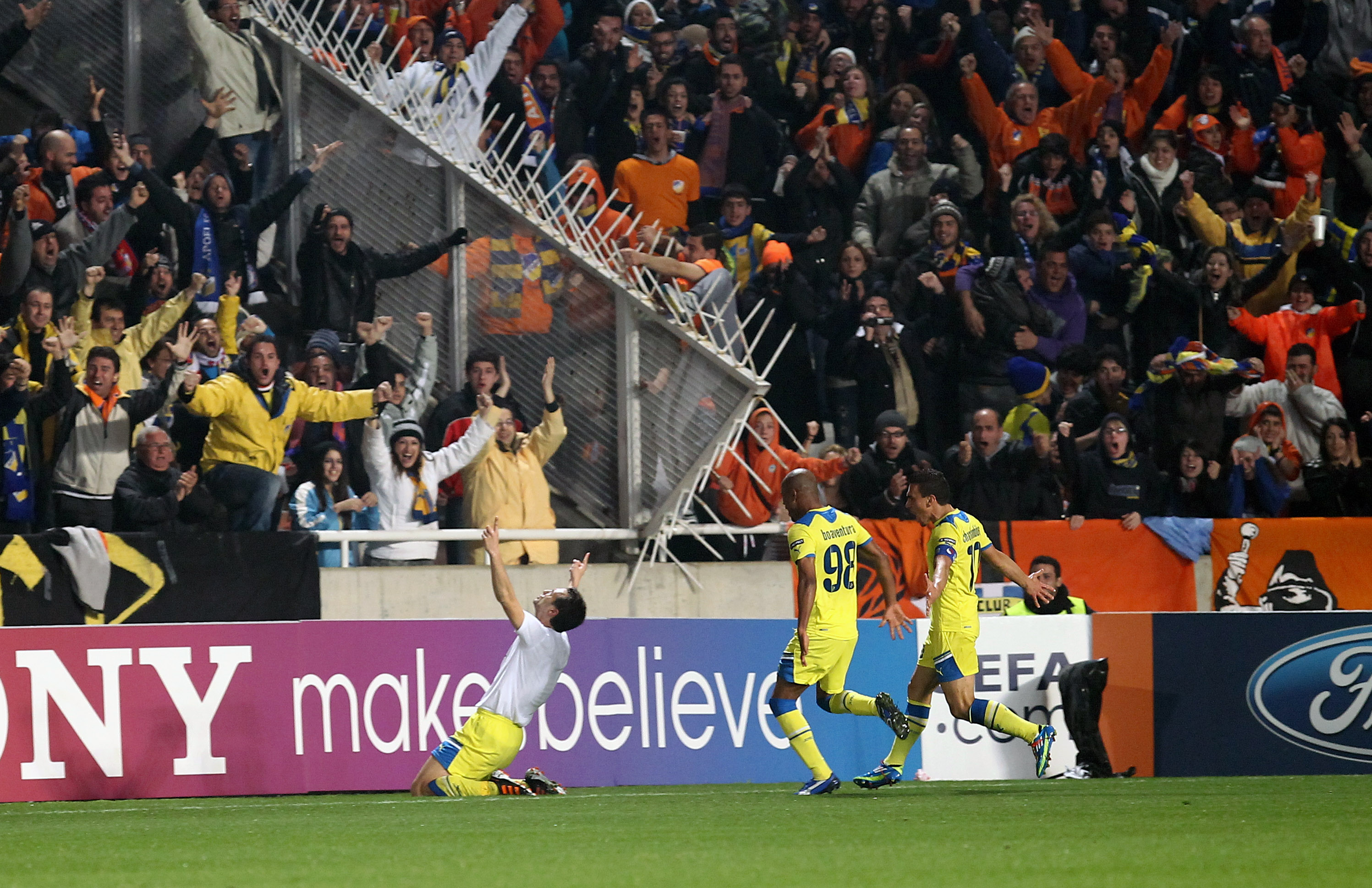 Eπίσκεψη στον Αρχάγγελο για άσο του ΑΠΟΕΛ που έγραψε ιστορία - ΦΩΤΟΓΡΑΦΙΑ