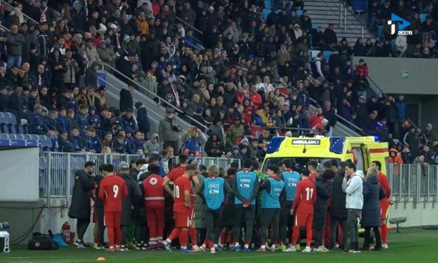 Κατέρρευσε εν ώρα αγώνα ο προπονητής της U21 της Τουρκίας (ΒΙΝΤΕΟ)