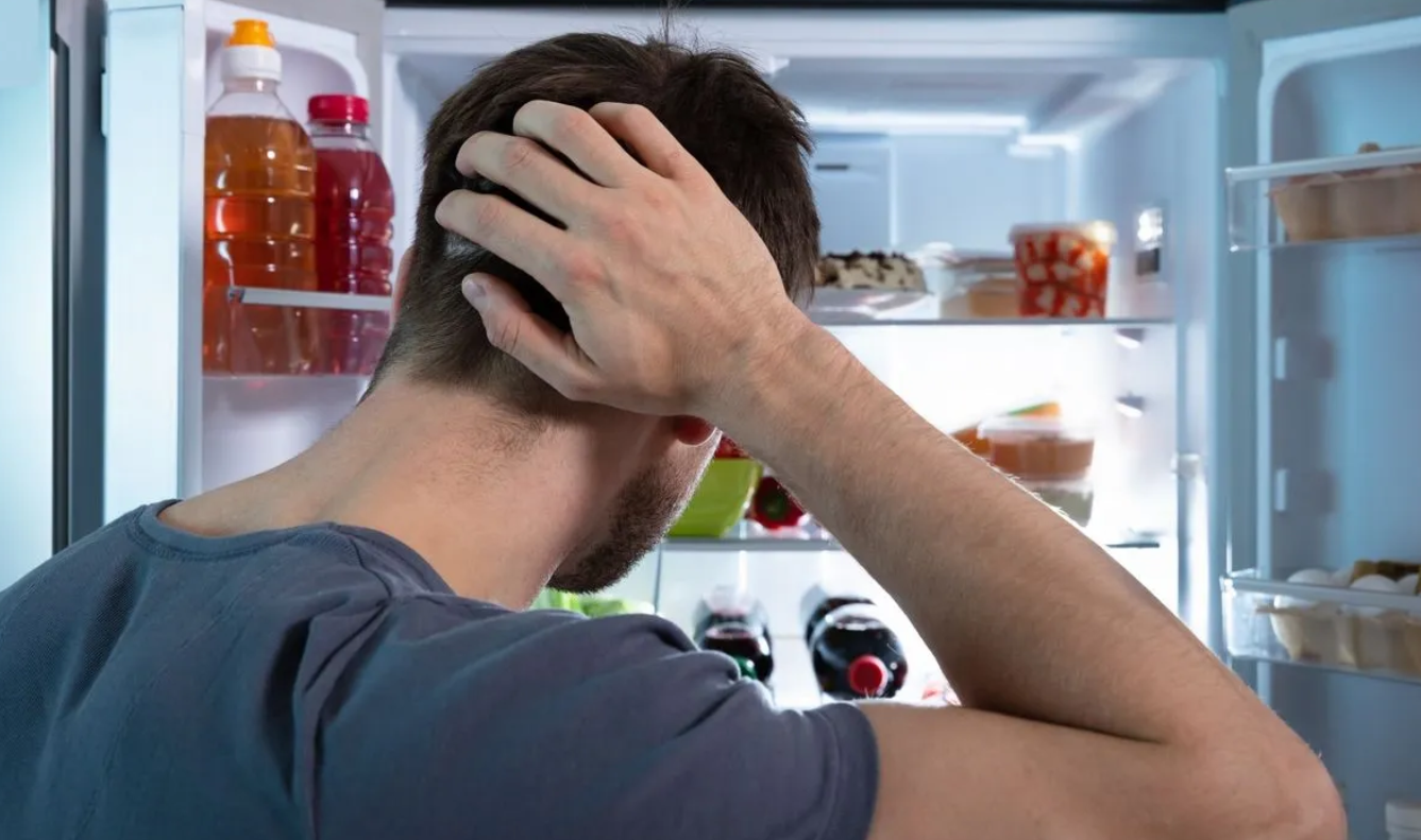 Οι 6 συνήθειες που σε κάνουν να πεινάς όλη μέρα