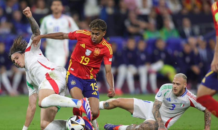 Ο Λαμίν Γιαμάλ περνά σε άλλο επίπεδο: Από ράπερ σε... μοντέλο της Victoria Secret! (ΦΩΤΟΓΡΑΦΙΕΣ)