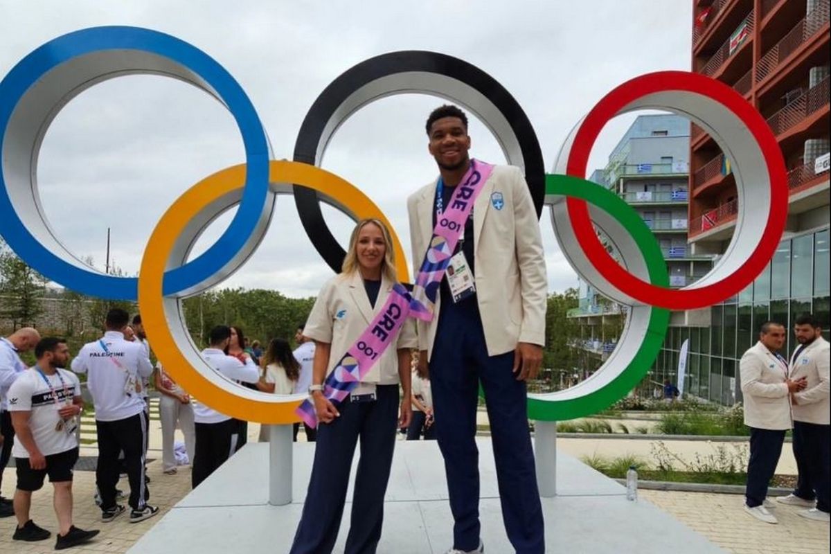 Ολυμπιακοί Αγώνες: Γιάννης Αντετοκούνμπο και Αντιγόνη Ντρισμπιώτη πόζαραν μπροστά στους Ολυμπιακούς Κύκλους πριν την Τελετή Έναρξης