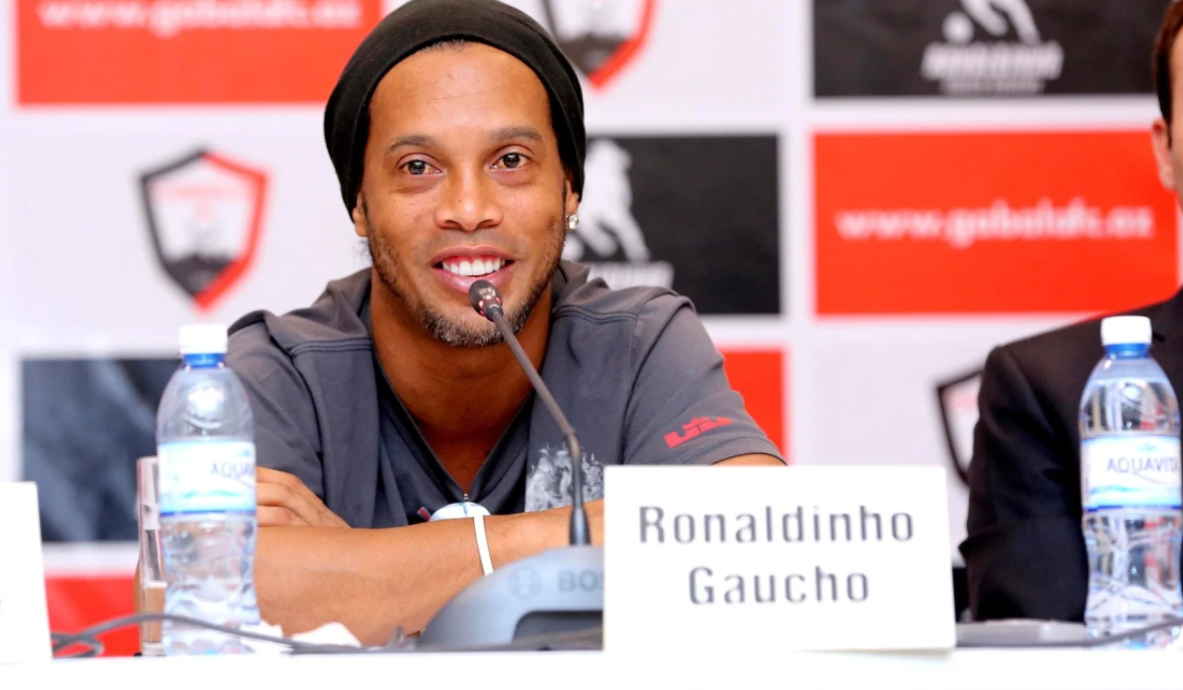 Από τη δόξα των γηπέδων στη φυλακή - Πώς ο Ροναλντίνιο κατέληξε με 6 ευρώ στον λογαριασμό του