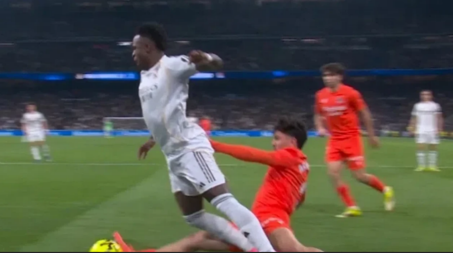 «Σκάνδαλο»: Έντονες αντιδράσεις για το πέναλτι που κέρδισε η Ρεάλ απέναντι στη Σοσιεδάδ!