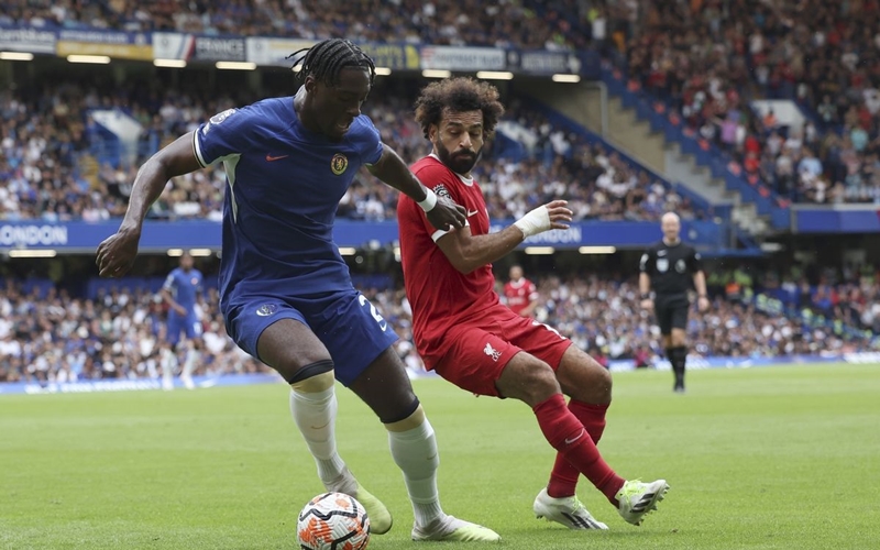 Τα βρήκαν στη... μέση στο πρώτο ντέρμπι της χρονιάς Τσέλσι και Λίβερπουλ!