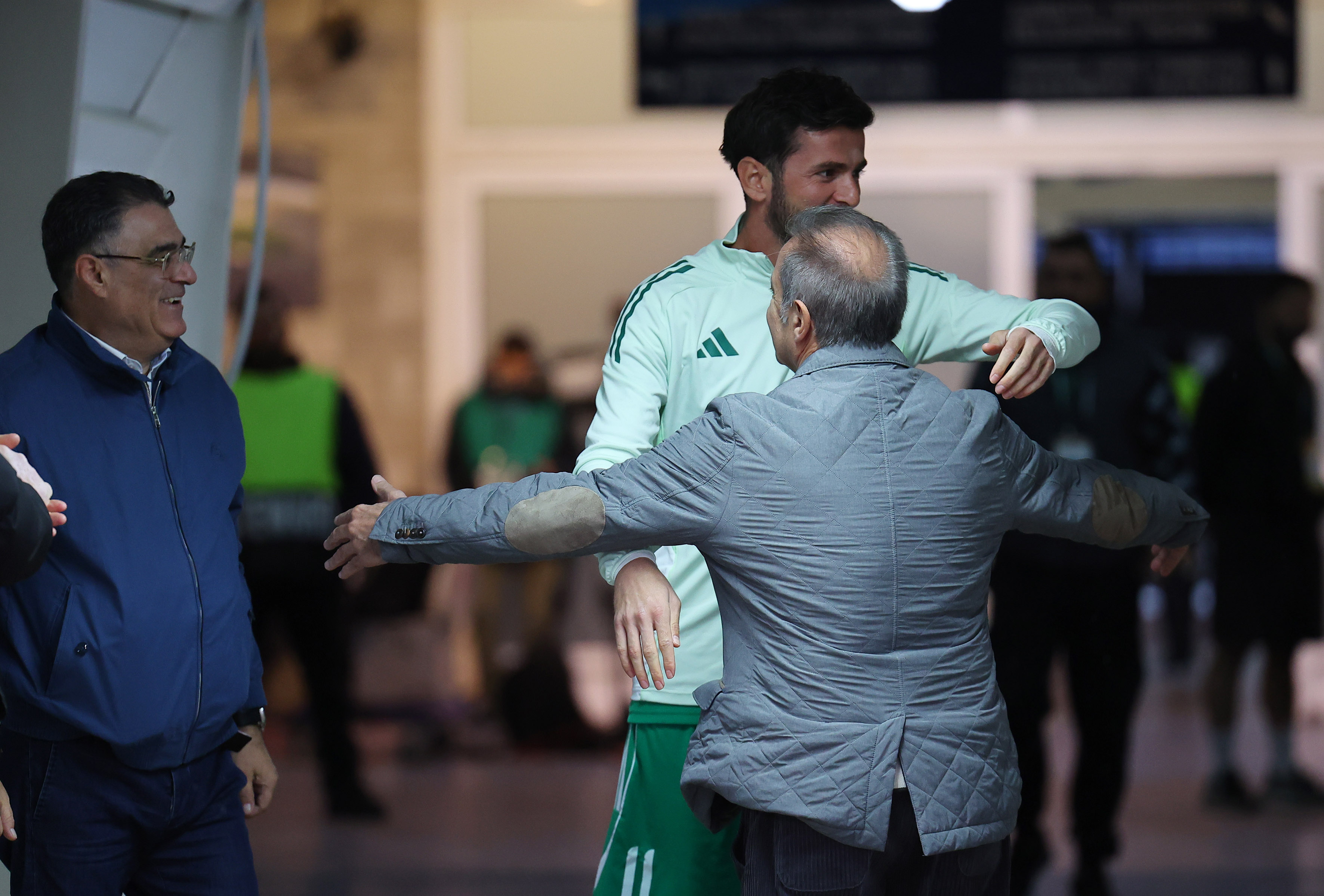 ΑΠΟΕΛ-ΑΡΗΣ: Αγκάλιασε Πρόδρομο ο αρχηγός που έβαλε πλάτη στα δύσκολα (ΦΩΤΟΓΡΑΦΙΕΣ)