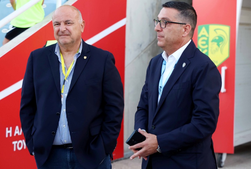 Ωραίο στιγμιότυπο με Θεοχάρους – Καραπατάκη – Λευκαρίτη (ΦΩΤΟΓΡΑΦΙΕΣ)