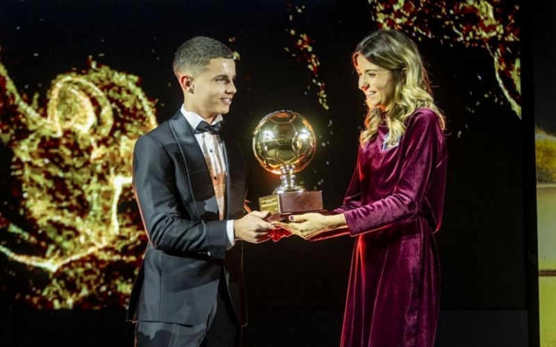 Ο Μουζακίτης ρωτήθηκε αν είναι καλύτερος από τον… Γιαμάλ! Η απάντηση του (ΒΙΝΤΕΟ)