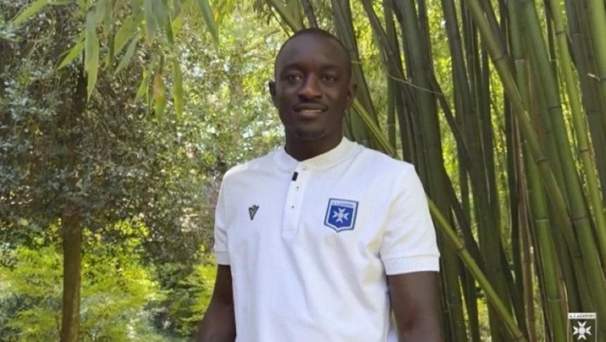 Παίκτης της Οσέρ κι επίσημα ο Ντιουσέ