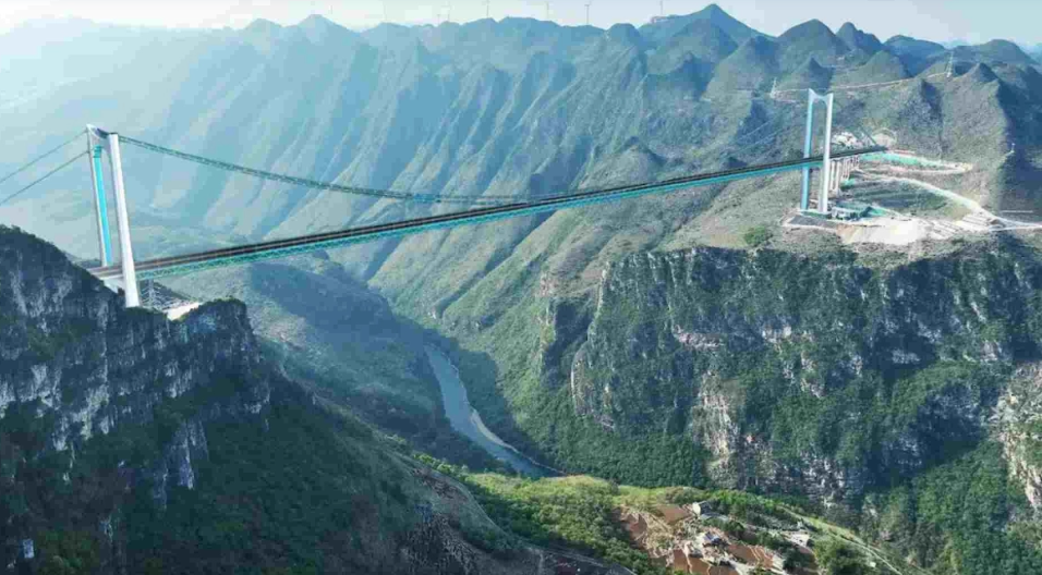 Η ψηλότερη κρεμαστή γέφυρα στον κόσμο: 625 μέτρα πάνω από το νερό μειώνει ένα ταξίδι ωρών σε δύο λεπτά