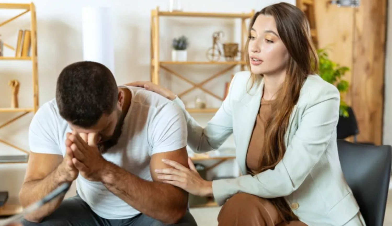 Έχει κατάθλιψη ο σύντροφός σας; 5 τρόποι να τον στηρίξετε αποτελεσματικά