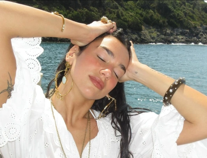 Η πόλη που μαζεύει τις πιο σέξι γυναίκες: Dua Lipa, Ana de Armas και Kardashians στα ίδια μπαράκια