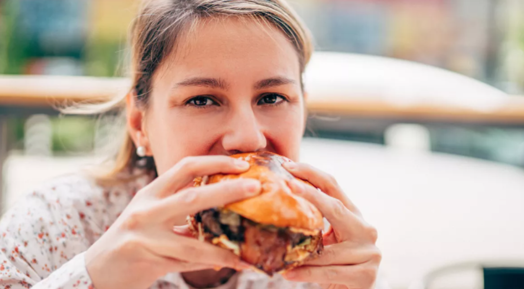 Τρώτε πολλά λουκάνικα, μπέικον και σαλάμια; Τότε κινδυνεύετε από διαβήτη