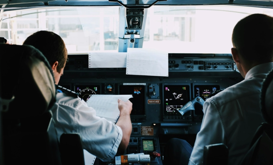 Ο λόγος που οι πιλότοι μιας πτήσης τρώνε διαφορετικό γεύμα