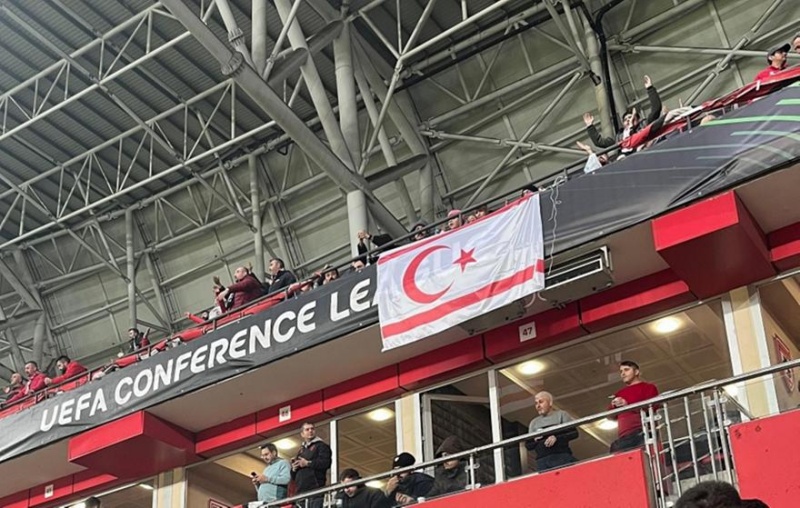 Συνθήματα για τον Κεμάλ από τους οπαδούς της Σαμσουνσπόρ στο ματς με ΑΕΚ Αθηνών (ΒΙΝΤΕΟ)