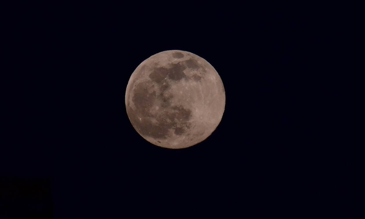 Απόψε τα μάτια στρέφονται στον ουρανό για την «ψυχρή» υπερπανσέληνο – Από που πήρε το όνομά της