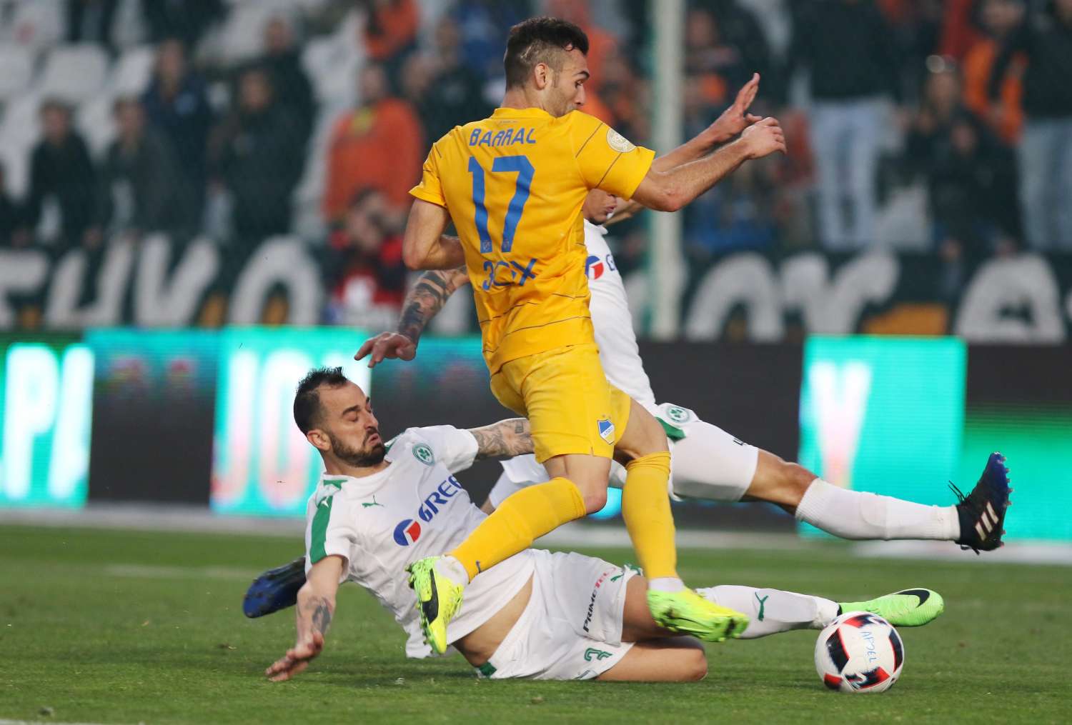 Πρώην παίκτης της Ομόνοιας αφήνει αιχμές κατά Πετρίδη: «Μου έταξε τα τετραπλάσια...» (ΒΙΝΤΕΟ)