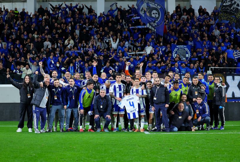 O Mάουρο δεν μπήκε στο κάδρο μπροστά απο το πέταλο… 