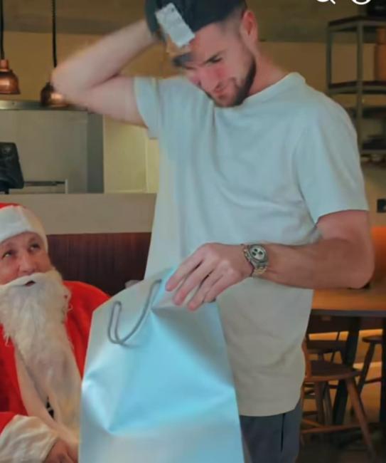 ΑΕΚ: Η κοπή της βασιλόπιτας και το Secret Santa (ΒΙΝΤΕΟ)