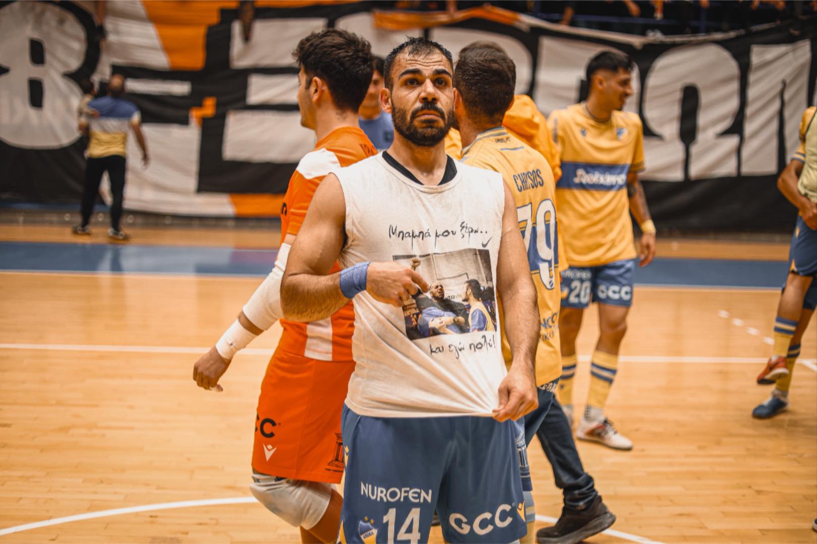 ΑΠΟΕΛ Futsal: «Μπαμπά μου ξέρω» - Η συγκινητική αφιέρωση εις μνήμη του Γιώργου Πλατή (ΦΩΤΟΓΡΑΦΙΑ)