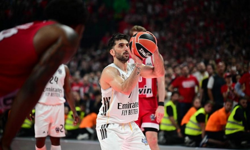 Το ΑΔΙΑΝΟΗΤΟ φινάλε στον τελικό της Euroleague - Δείτε πως πήγε να... «βγάλει τα μάτια του» ο Ολυμπιακός (ΒΙΝΤΕΟ)