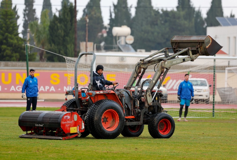 Μπήκαν... τρακτέρ στο «Τάσος Μάρκου» - Ορατή η αναβολή, νέος έλεγχος στις 17:00