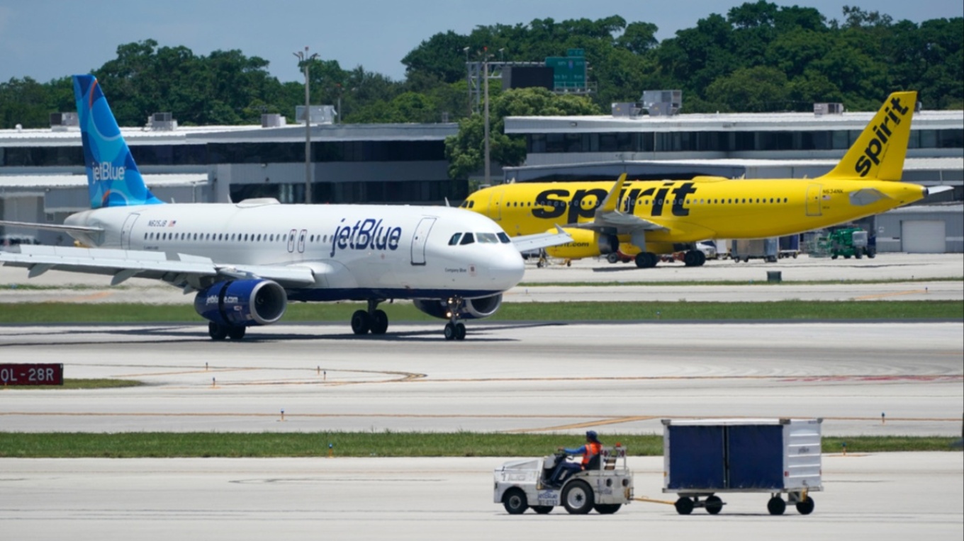 Πανικός σε πτήση: Το αεροσκάφος έχασε απότομα ύψος και έκανε αναγκαστική προσγείωση – Τραυματισμοί επιβατών Πανικός σε πτήση: Το αεροσκάφος έχασε απότομα ύψος και έκανε αναγκαστική προσγείωση – Τραυματισμοί επιβατών