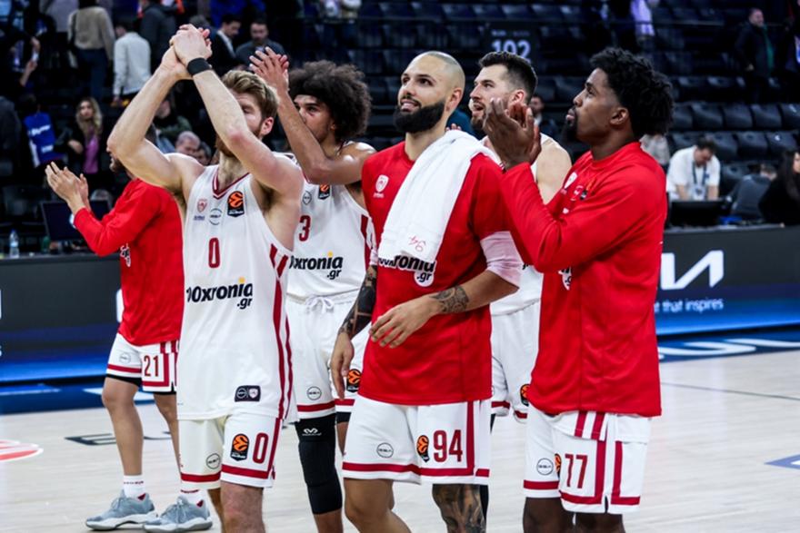 Παγωμάρα στην Πόλη και «ερυθρόλευκοι» πανηγυρισμοί: Η παρακάμερα από το σημαντικό διπλό του Ολυμπιακού (ΒΙΝΤΕΟ)