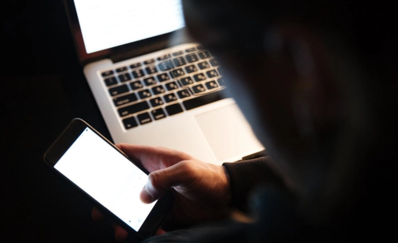 Πώς βρίσκουν οι απατεώνες το κινητό μας με τη βοήθεια της Τεχνητής Νοημοσύνης!