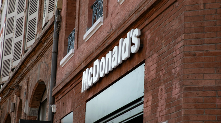 Τα 5 πιο παράξενα καταστήματα McDonald’s στον κόσμο: Η αρχιτεκτονική τους εντυπωσιάζει 