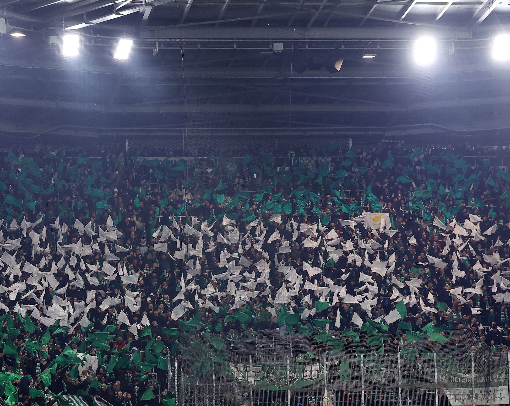 Μεσ' στην Βιέννη... ΔΙΠΛΟ - Φοβερά ΒΙΝΤΕΟ από το πάρτι του Πράσινου Λαού!