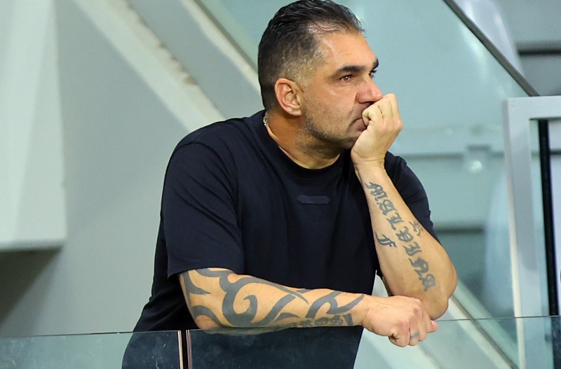 Δημοσθένους: ‘Λάθος η κουμπαριά με Κούμα… θα διεκδικήσουμε μέχρι τέλους την προεδρία της ΚΟΠ’