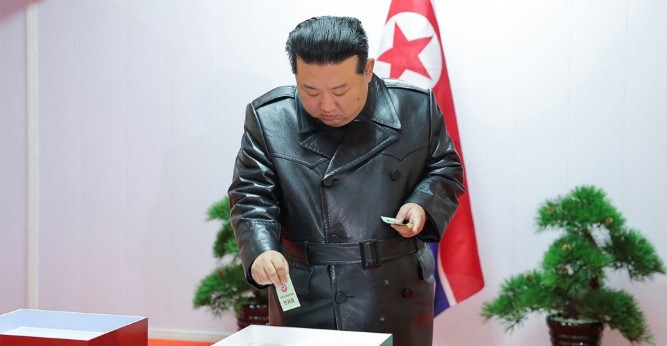 Δημοκρατία, όχι αστεία: Εκλογική νίκη Κιμ Γιονγκ Ουν με μόλις... 99,93% - «ΠΑΡΤΙ» στα social media για το 0,07% που δεν τον ψήφισε!