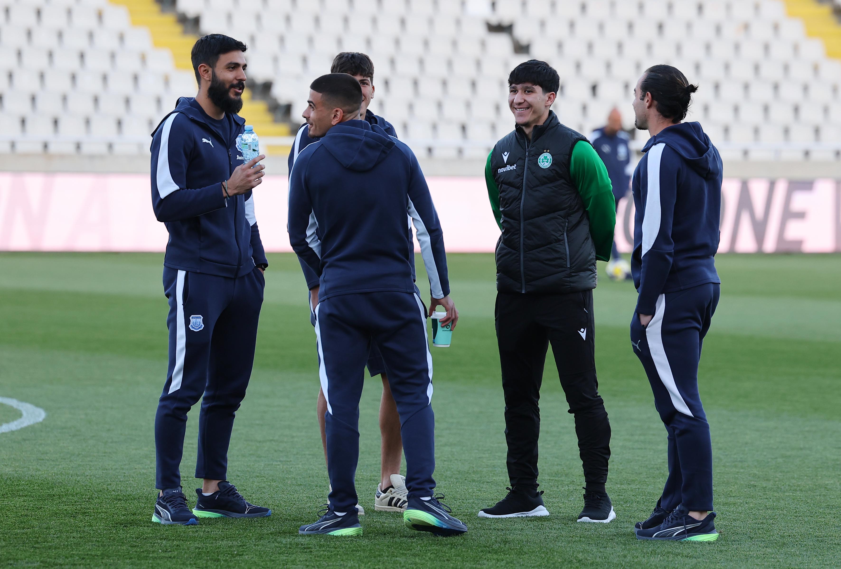 ΟΜΟΝΟΙΑ - ΑΠΟΛΛΩΝ: Φίλοι πριν τη σέντρα, αντίπαλοι στο χορτάρι (ΦΩΤΟΓΡΑΦΙΑ)