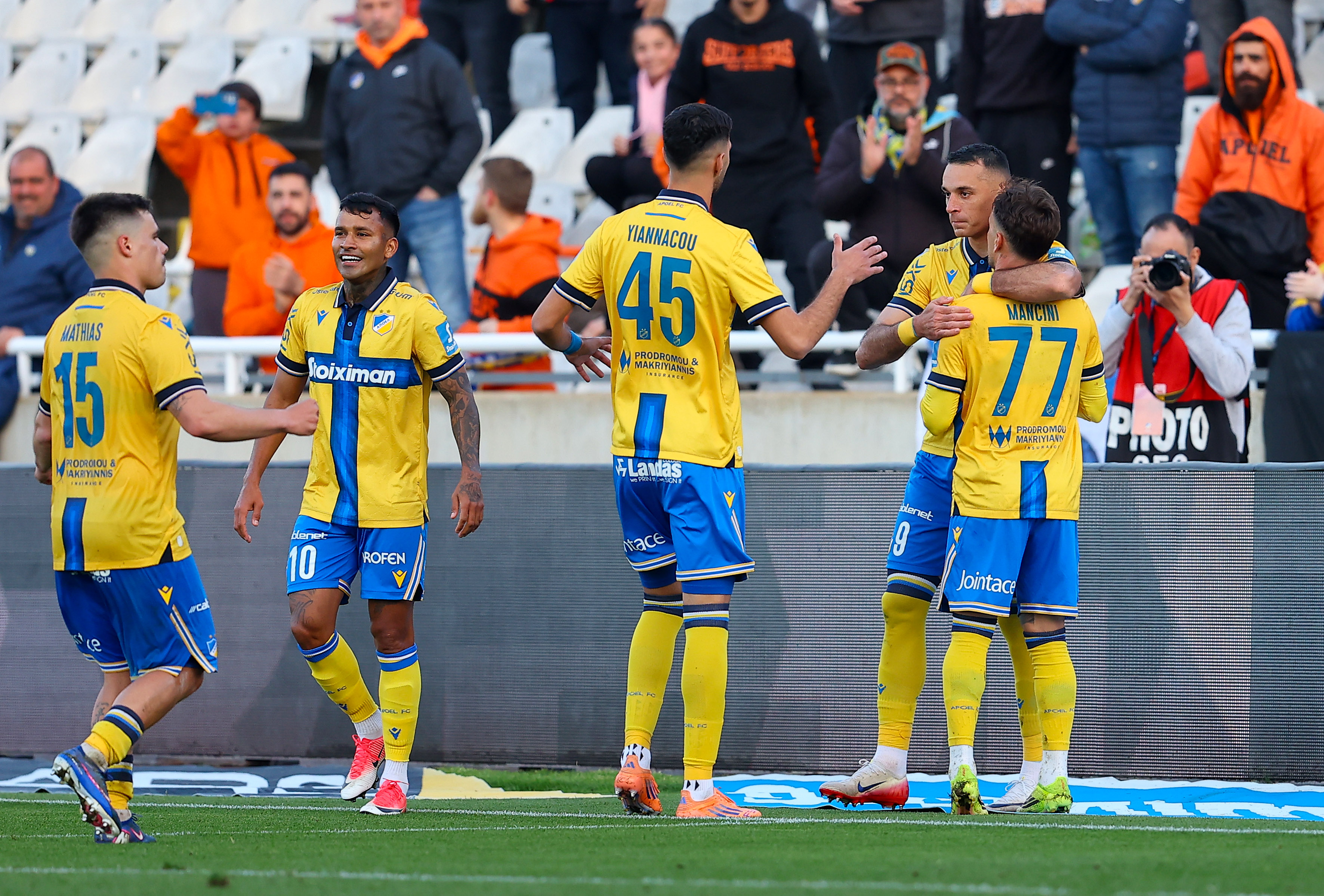 ΑΠΟΕΛ: Ο Ντράζιτς οδηγεί την κούρσα...